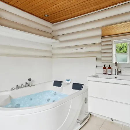 Дом отдыха Lovely Home In Stege With Sauna *