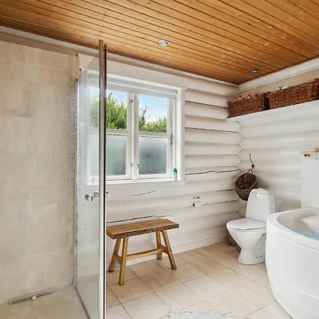 Lovely Home In Stege With Sauna * Стеге